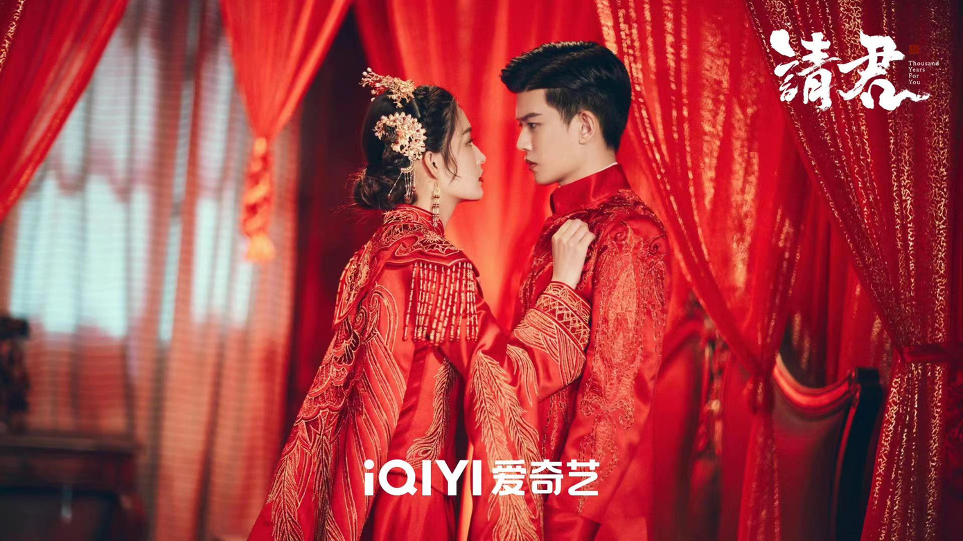 Lý Thấm trong vai nữ chính Đăng Đăng (trái) và Lục Viêm do Nhậm Gia Luân thủ vai (phải).