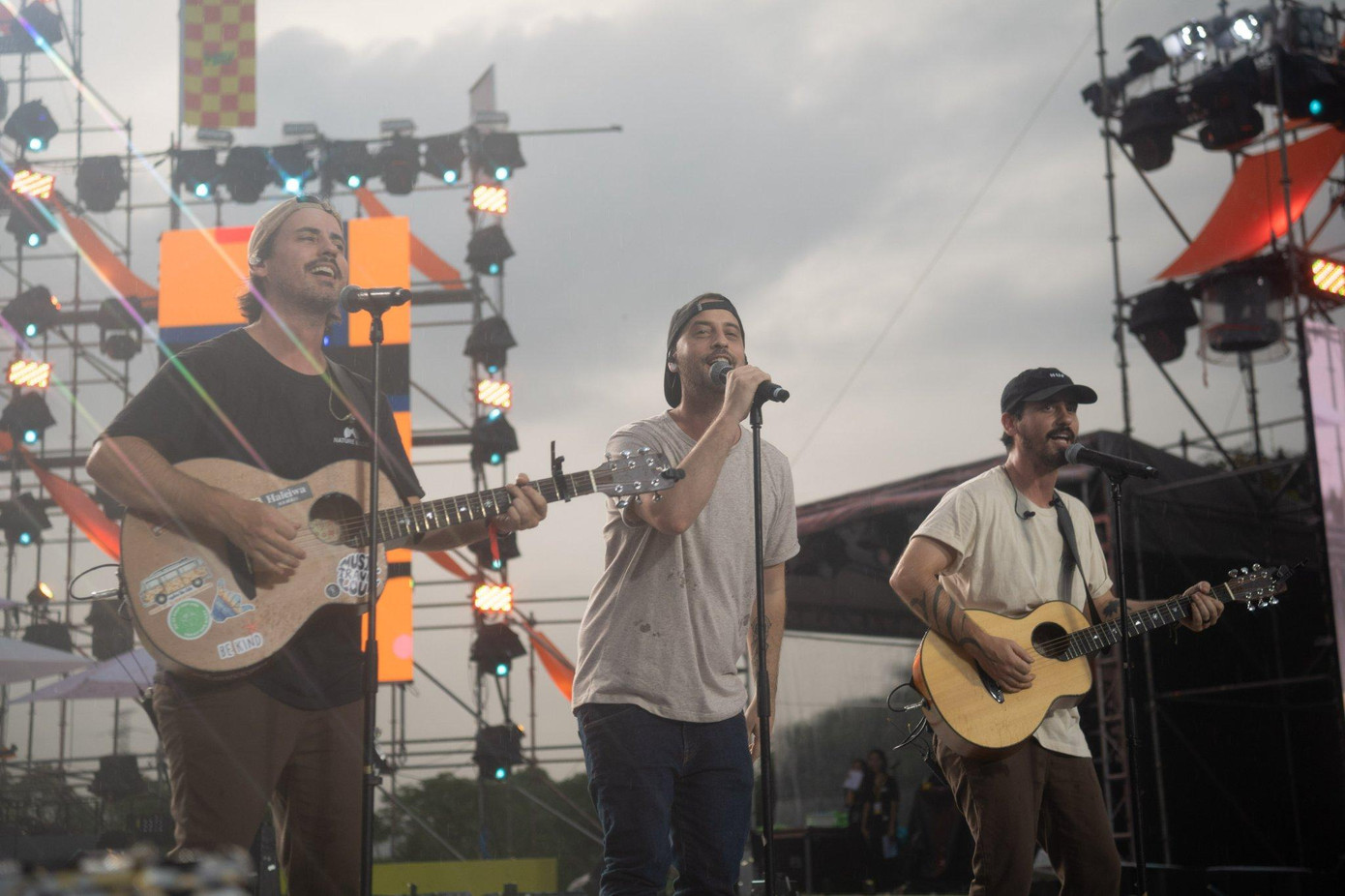 The Moffats hứa hẹn sẽ mang đến Việt Nam thật nhiều đêm diễn “bùng nổ”.