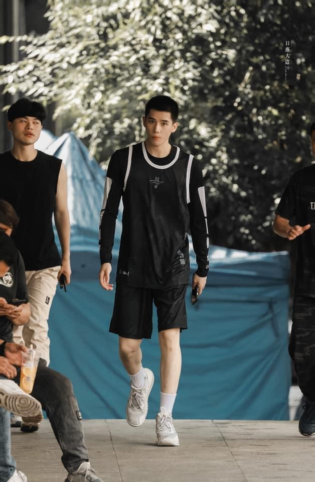 Vương An Vũ tại đoàn phim Vai Trái Có Cậu.