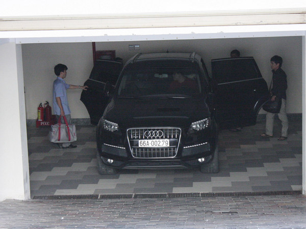 Chiếc xế hộp trị giá hơn 4 tỷ đồng bị bắt giữ