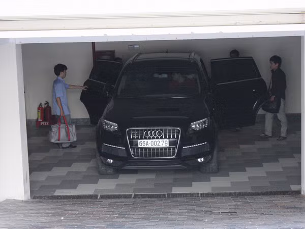 Chiếc xế hộp trị giá hơn 4 tỷ đồng bị bắt giữ