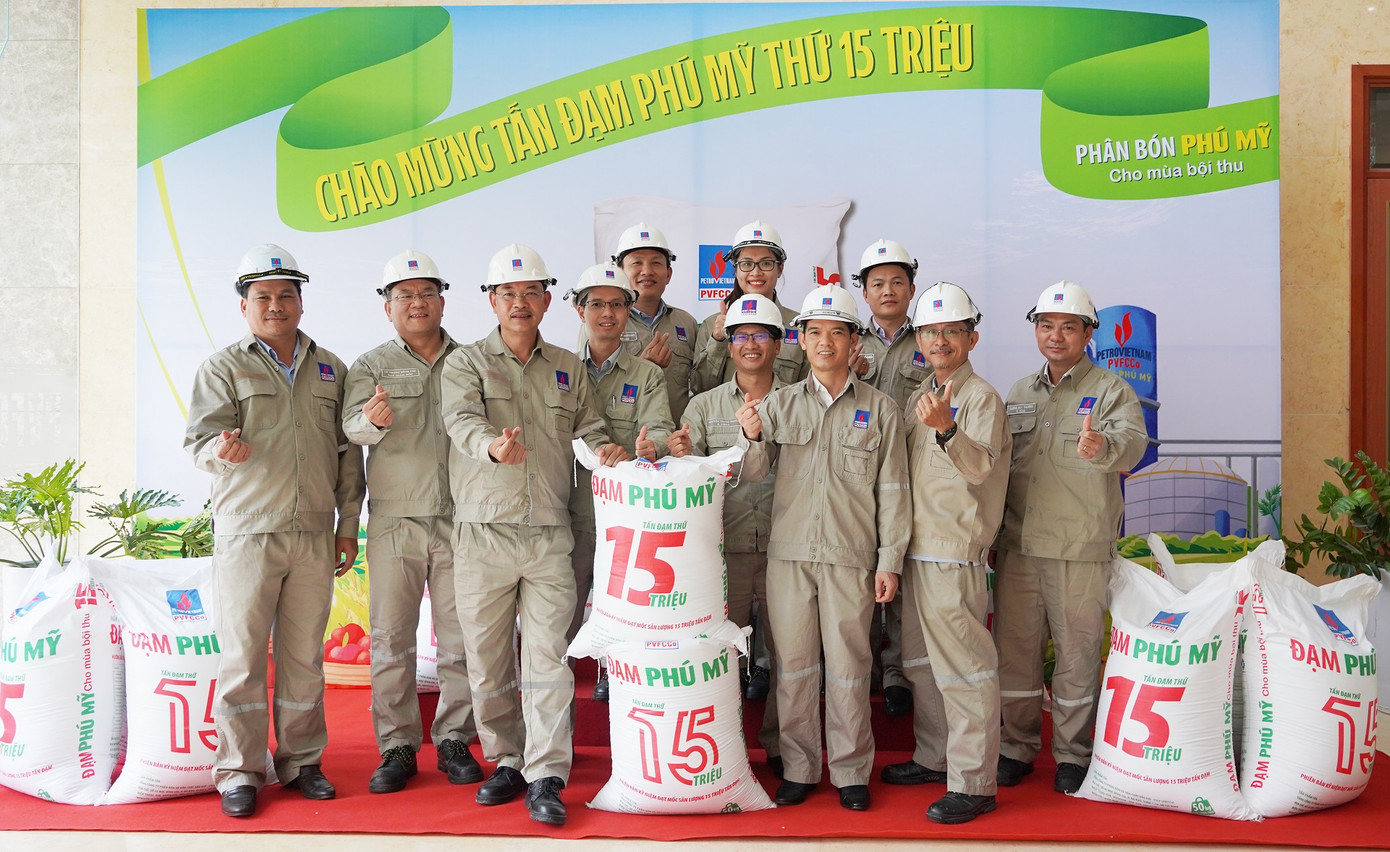 Cùng mừng vui đón tấn phân đạm thứ 15 triệu sau 20 năm Nhà máy đi vào hoạt động Cùng mừng vui đón tấn phân đạm thứ 15 triệu sau 20 năm Nhà máy đi vào hoạt động