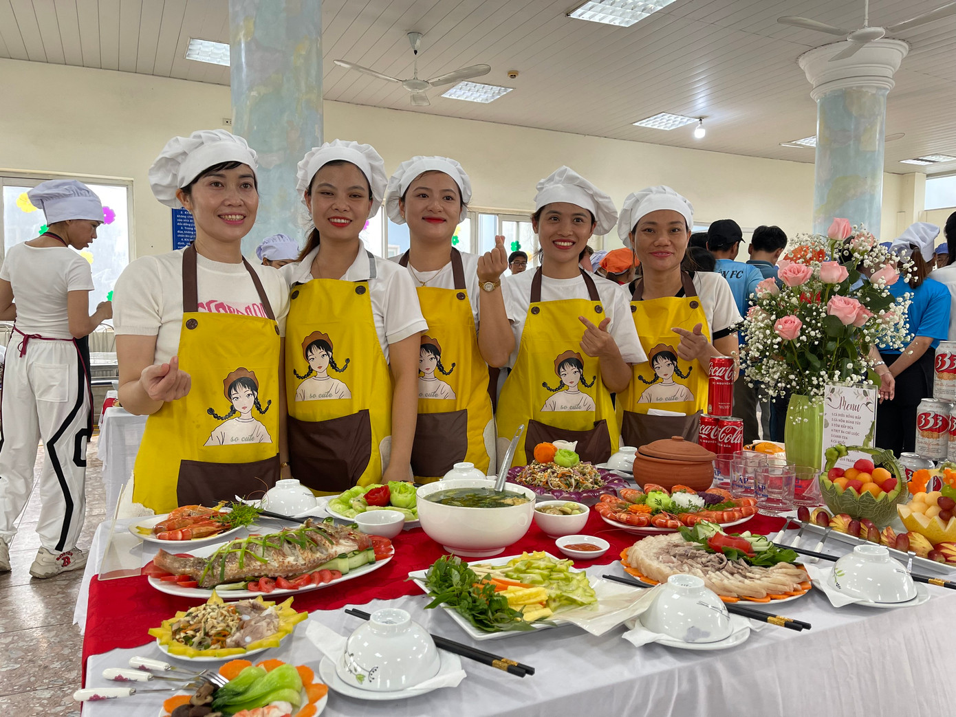 Các đội tham gia thi nấu ăn với những món ăn hấp dẫn Các đội tham gia thi nấu ăn với những món ăn hấp dẫn