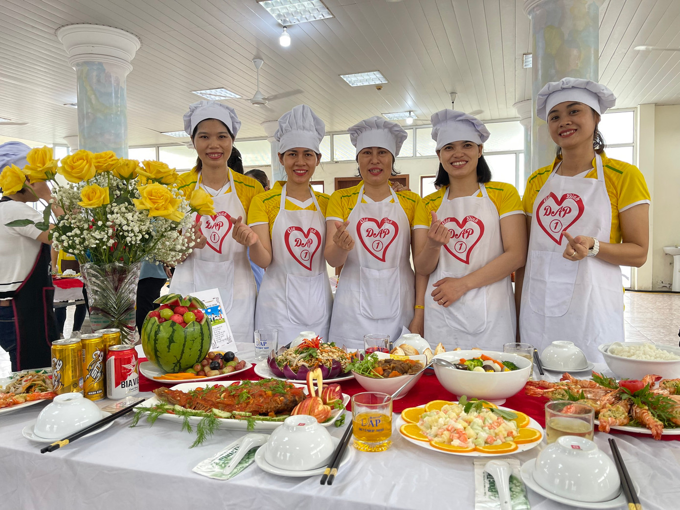 Các đội tham gia thi nấu ăn với những món ăn hấp dẫn Các đội tham gia thi nấu ăn với những món ăn hấp dẫn