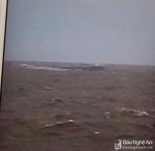 Nỗ lực cứu 13 nạn nhân mất tích vụ chìm tàu than tại đảo Ngư ảnh 7