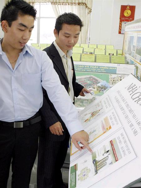 Phương thức kết hợp mua nhà có hỗ trợ dịch vụ của ngân hàng đang có xu hướng phổ biến. Ảnh: Hồng Vĩnh