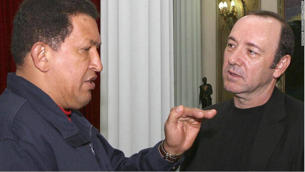 Tổng thống Hugo Chavez nói chuyện cùng nam diễn viên Kevin Spacey trong cuộc gặp hôm 24 - 9 - 2007