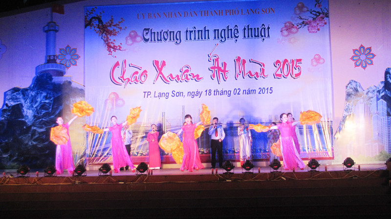 Tết Việt Online: Khắp nơi tưng bừng đón năm mới ảnh 40