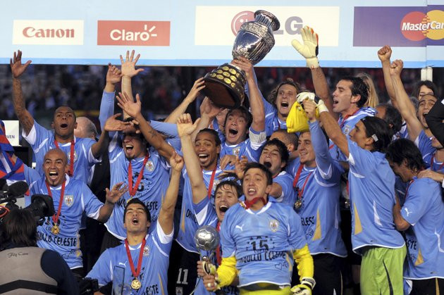 Uruguay: Đại diện từ CONMEBOL - Tham dự với tư cách nhà vô địch Copa América 2011. Uruguay: Đại diện CONMEBOL; Tham dự với tư cách nhà vô địch Copa América 2011.