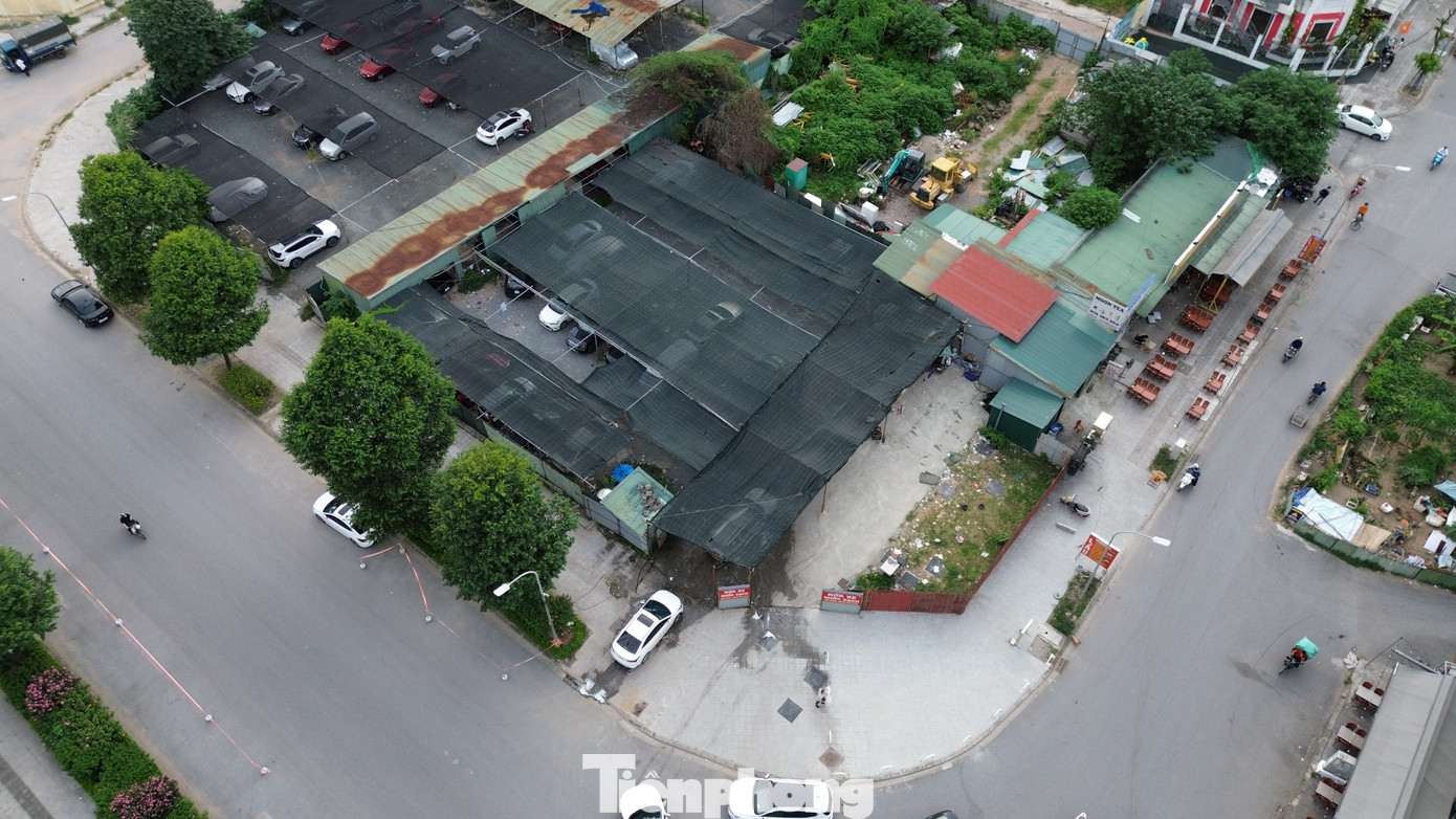 Bà Nguyễn Thị Thái, Phó Chủ tịch UBND phường Đại Kim thừa nhận, trên địa bàn phường có một số bãi xe chưa được cấp phép. Theo bà Thái, tại khu vực này có rất đông dân cư, nhu cầu trông giữ phương tiện cao. UBND phường cũng nhiều lần đề nghị UBND quận cấp phép tạm thời trông giữ phương tiện cho các đơn vị đủ điều kiện nhưng đến nay chưa được chấp nhận.