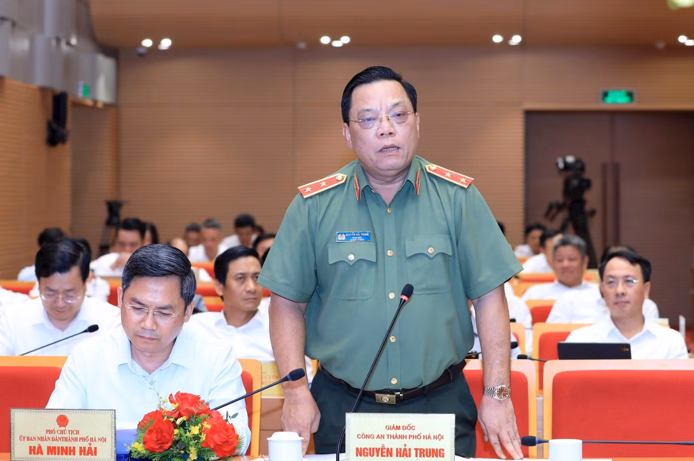 Trung tướng Nguyễn Hải Trung trả lời chất vấn tại Kỳ họp thứ 17, được tổ chức chiều 3/7. Trung tướng Nguyễn Hải Trung trả lời chất vấn tại Kỳ họp thứ 17, được tổ chức chiều 3/7.