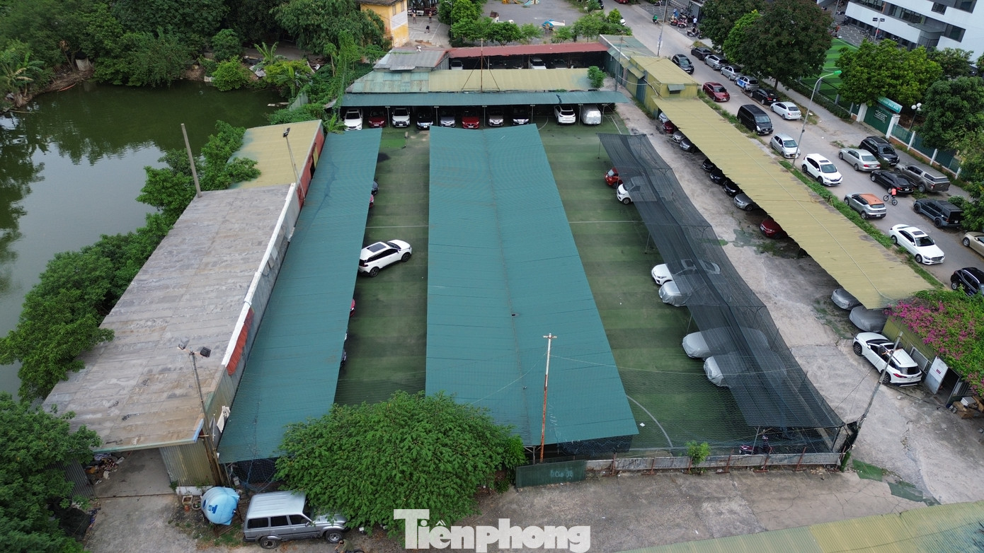 Một bãi xe trái phép trên địa bàn phường Đại Kim. Một bãi xe trái phép trên địa bàn phường Đại Kim.