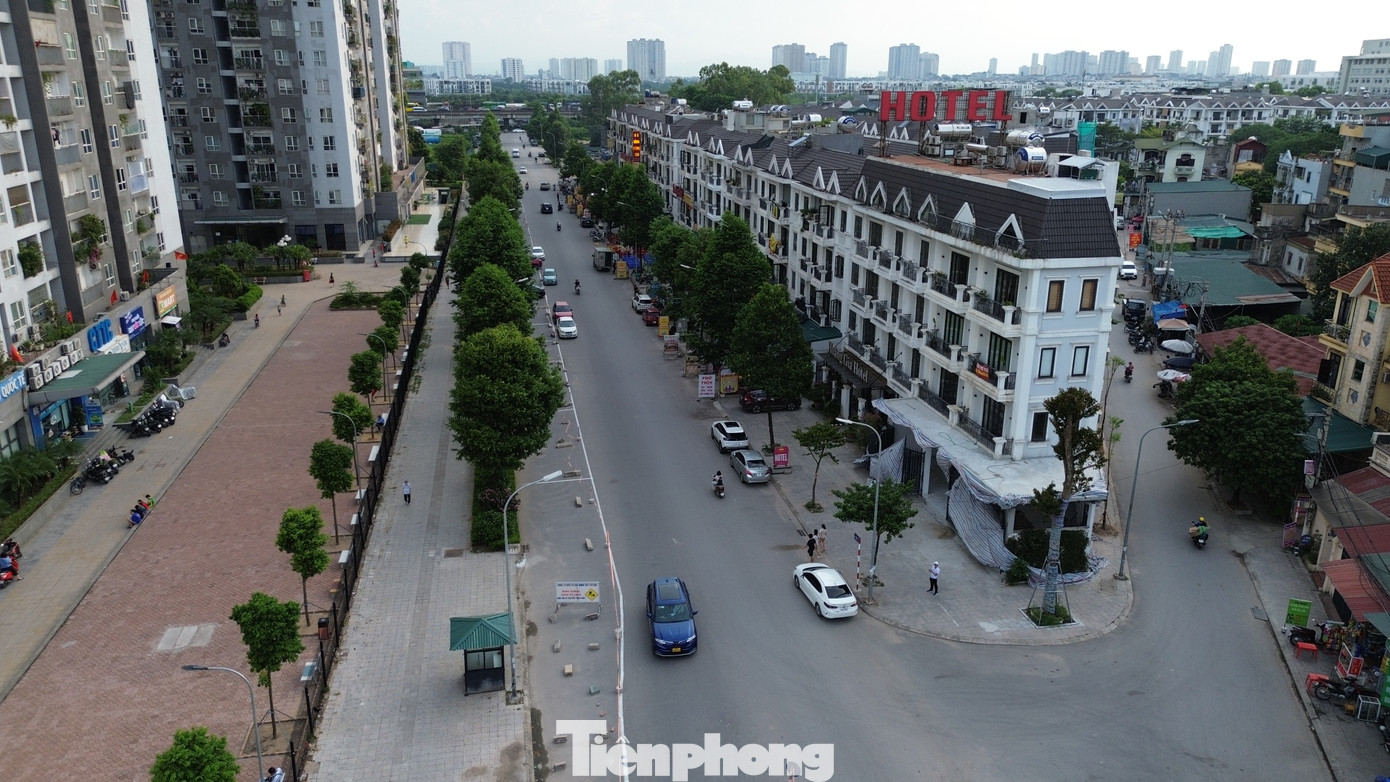 Theo bà Thái, trong quá trình chờ cấp phép trông giữ phương tiện giao thông, doanh nghiệp đặt chướng ngại vật, giăng dây để &quot;giữ chỗ&quot;, ngăn ô tô đỗ bên đường.