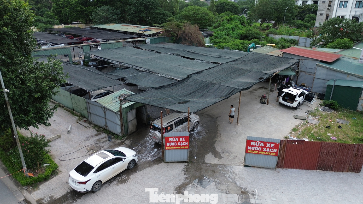 UBND phường phối hợp với lực lượng công an kiểm tra, rà soát công tác PCCC. Đồng thời, lập biên bản, xử phạt các bãi trông giữ xe chưa được cấp phép, bà Thái thông tin.