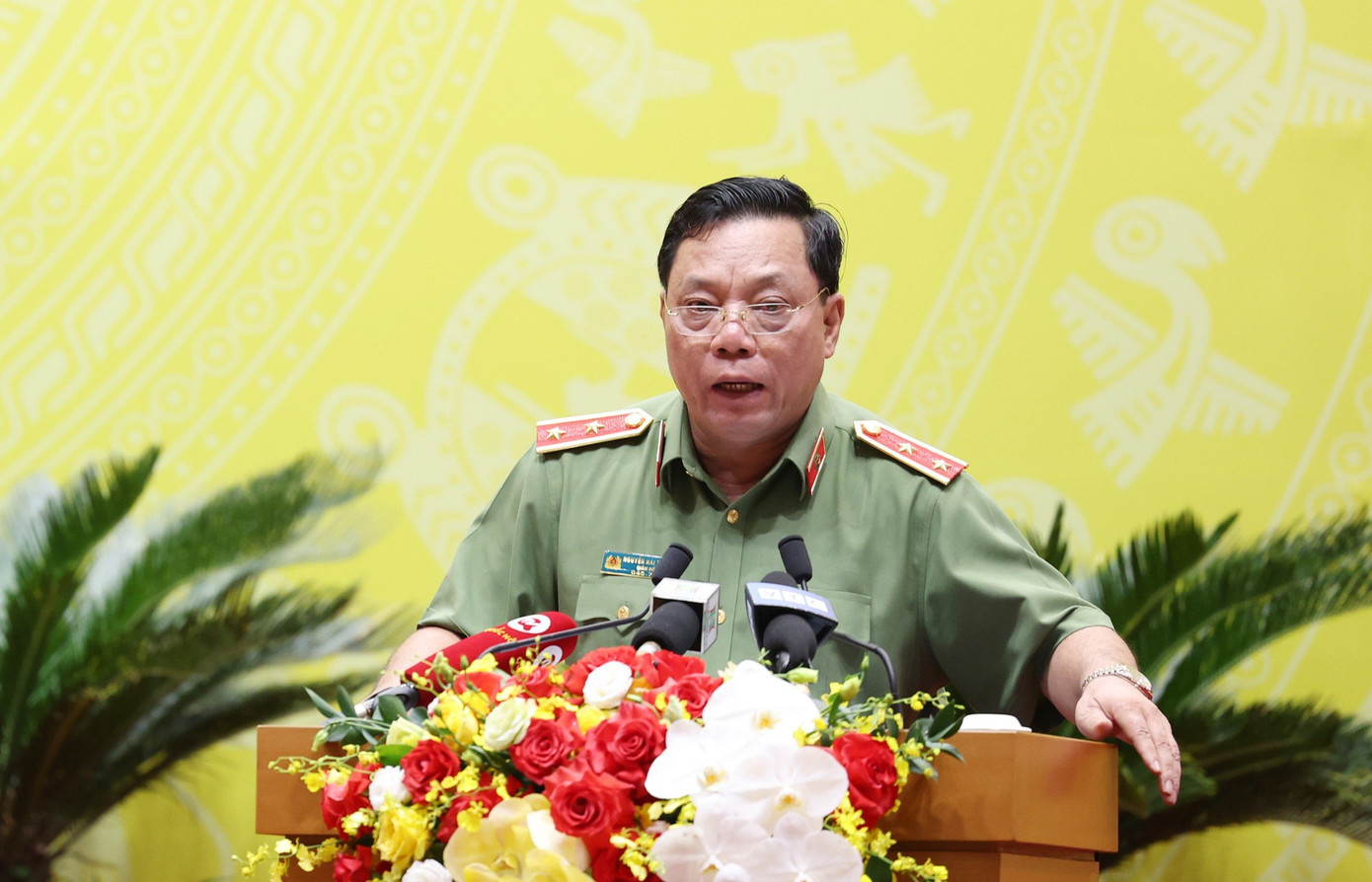 Trung tướng Nguyễn Hải Trung, Giám đốc Công an thành phố Hà Nội trình bày Tờ trình tại phiên họp chiều ngày 1/7.