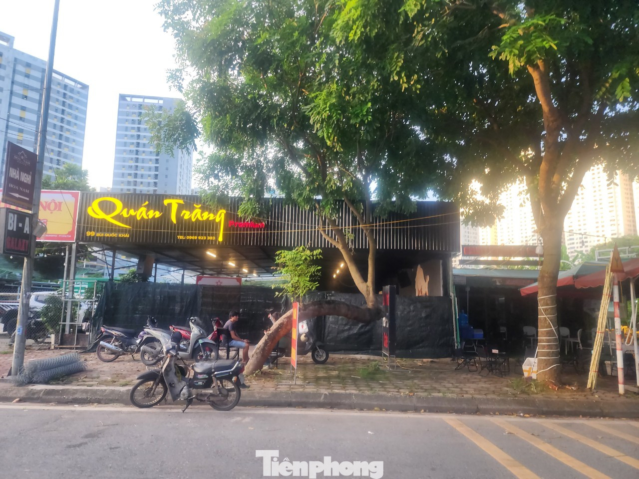 Quán nhậu tại ô đất chậm triển khai khu đô thị Tây Nam hồ Linh Đàm