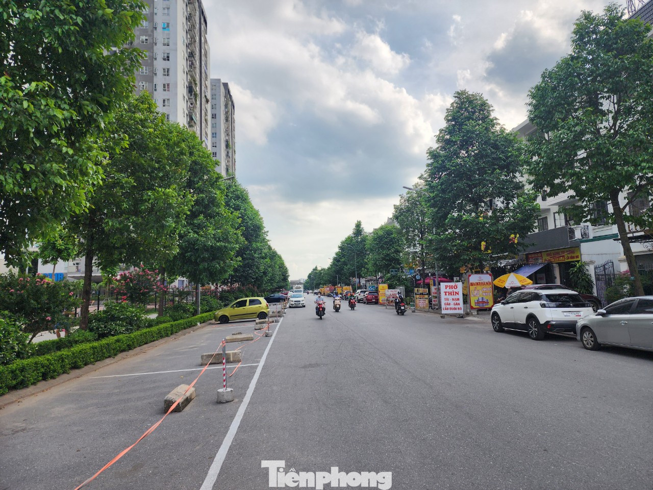 Bà Nguyễn Thị Thái cho biết, khu vực này đang được Công ty Đầu tư Xây dựng số 2 Hà Nội xin cấp phép trông giữ phương tiện ô tô. Hiện cơ quan chức năng đã khảo sát để nghiên cứu cấp phép trông giữ ô tô.