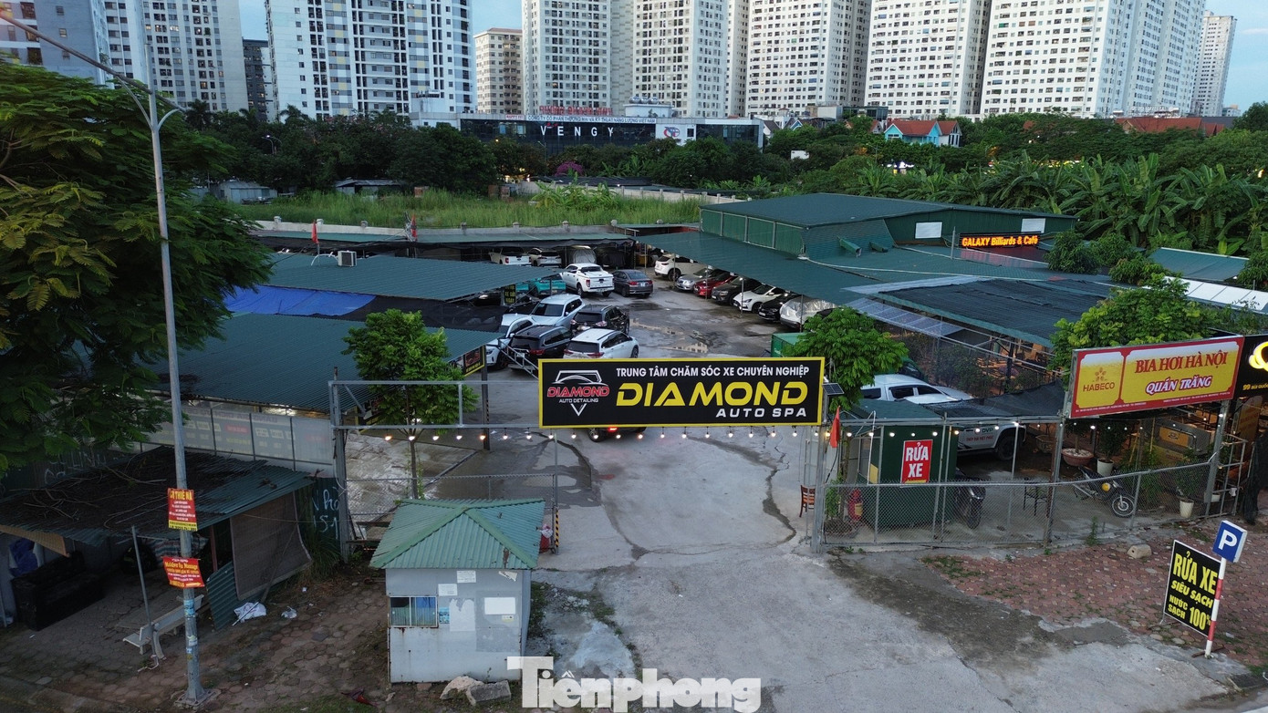 Khu đô thị mới Tây Nam hồ Linh Đàm (phường Hoàng Liệt, quận Hoàng Mai) có tổng diện tích khoảng 49ha. Tại đây, sẽ hình thành các công trình xã hội như trường học, nhà trẻ, mẫu giáo, trạm y tế, văn hoá, câu lạc bộ, thư viện, vườn hoa, cây xanh, bãi đỗ xe...