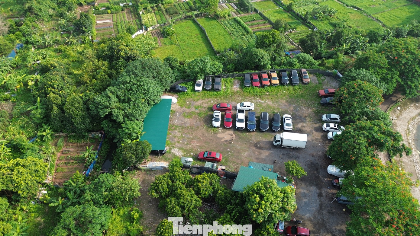 Một bãi trông giữ phương tiện ô tô trái phép trên địa bàn phường Định Công Một bãi trông giữ phương tiện ô tô trái phép trên địa bàn phường Định Công