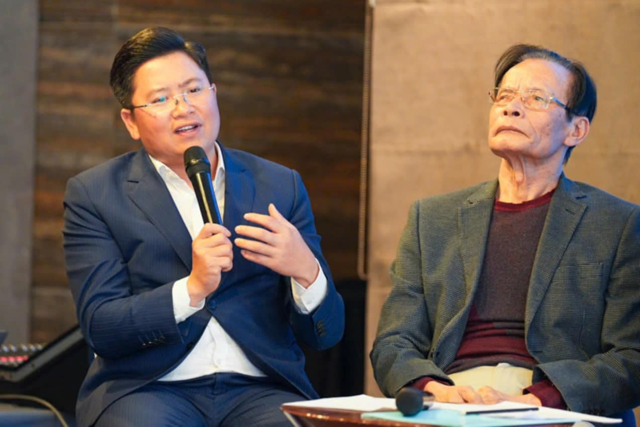 Ông Nguyễn Kim Hùng - Chủ tịch HĐQT Tập đoàn Kim Nam (bên trái).