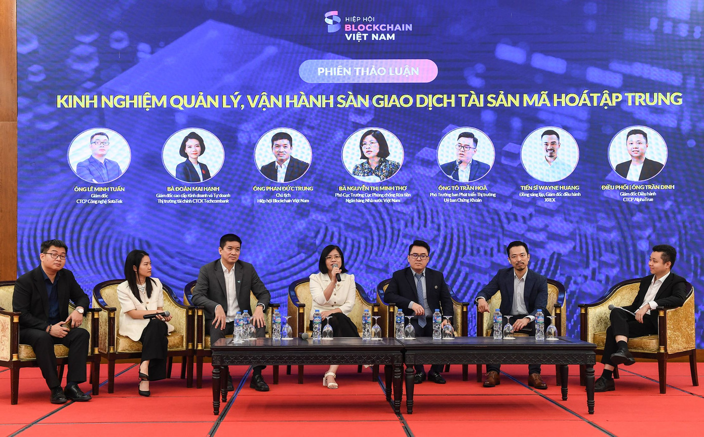 Đại diện cơ quan quản lý nhà nước và chuyên gia chia sẻ tại hội thảo sáng 27/3. Đại diện cơ quan quản lý nhà nước và chuyên gia chia sẻ tại hội thảo sáng 27/3.