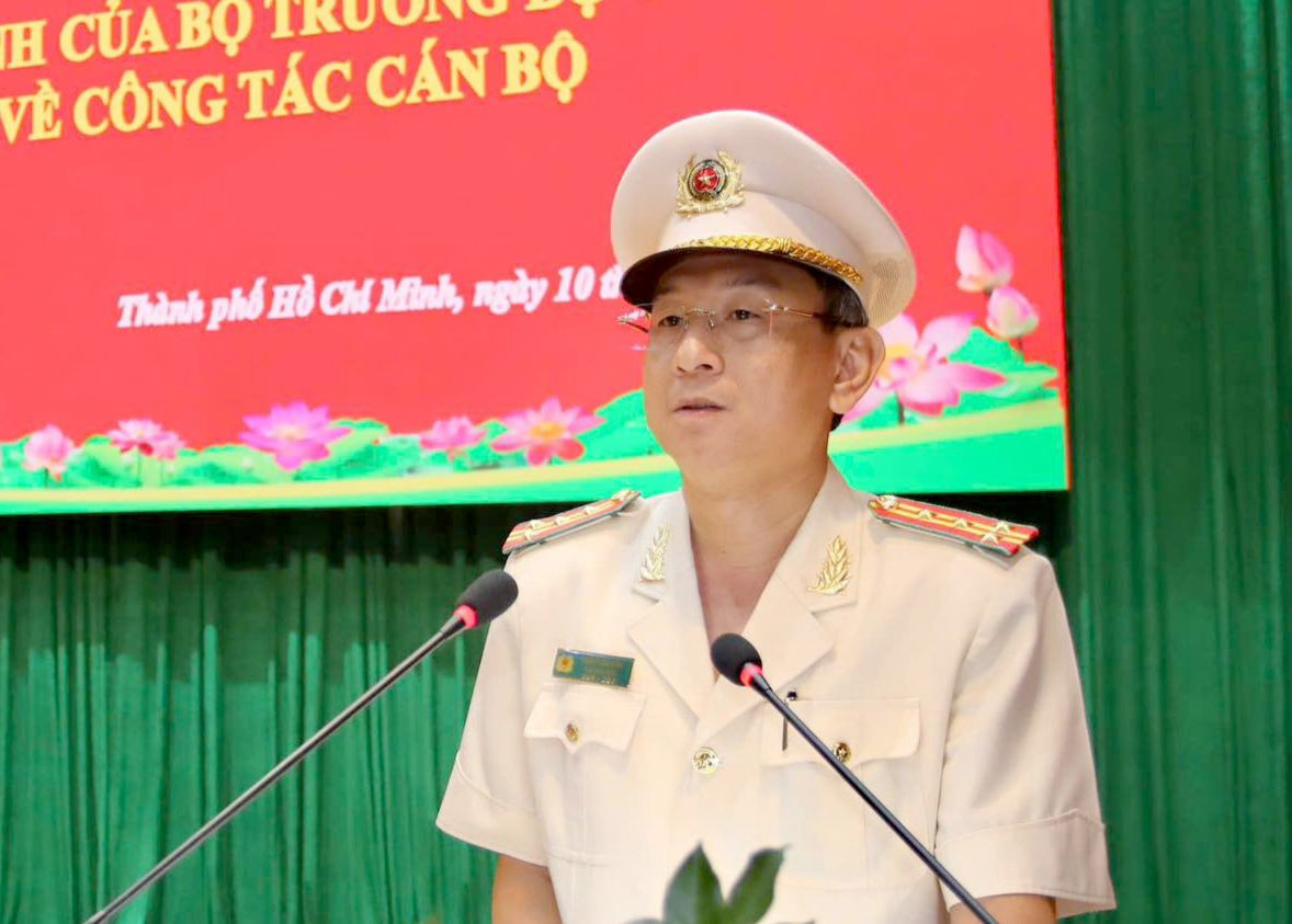 Đại tá Trần Hồng Minh phát biểu nhận nhiệm vụ. Ảnh: Công an TPHCM.