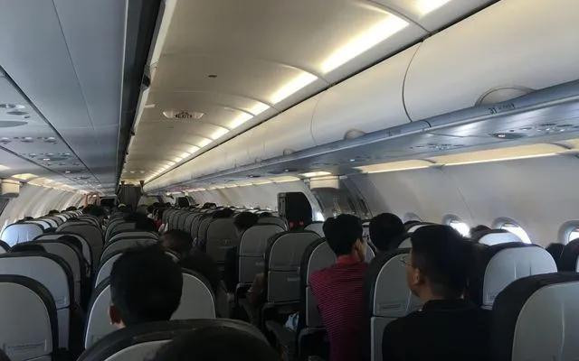 Nam hành khách bị phạt 2 triệu đồng vì ngồi sai ghế trên máy bay và hăm dọa tiếp viên hàng không. Ảnh minh họa. Nam hành khách bị phạt 2 triệu đồng vì ngồi sai ghế trên máy bay và hăm dọa tiếp viên hàng không. Ảnh minh họa.