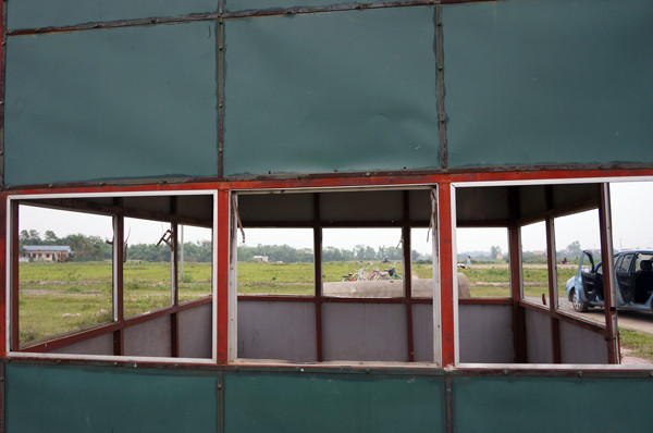 Chòi canh gác tan hoang