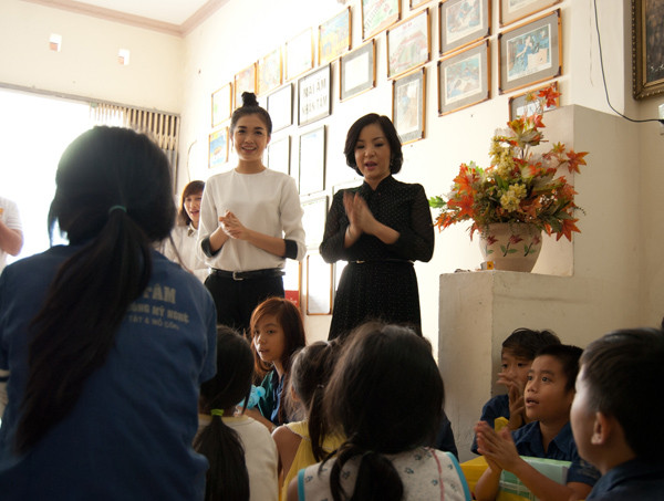 Thúy Nga làm từ thiện trước khi về Mỹ ăn Tết ảnh 5