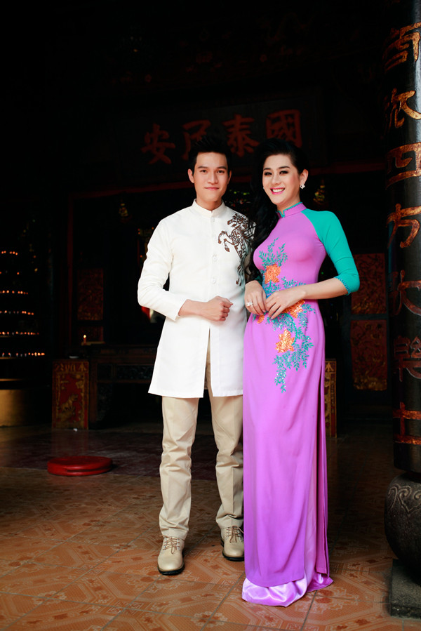 Lâm Chi Khanh đẹp dịu dàng với áo dài ảnh 1