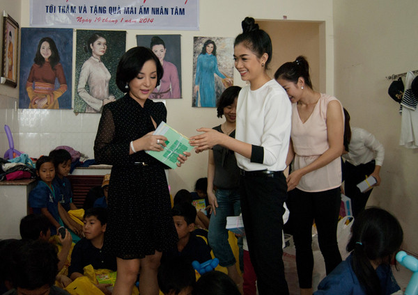 Thúy Nga làm từ thiện trước khi về Mỹ ăn Tết ảnh 9