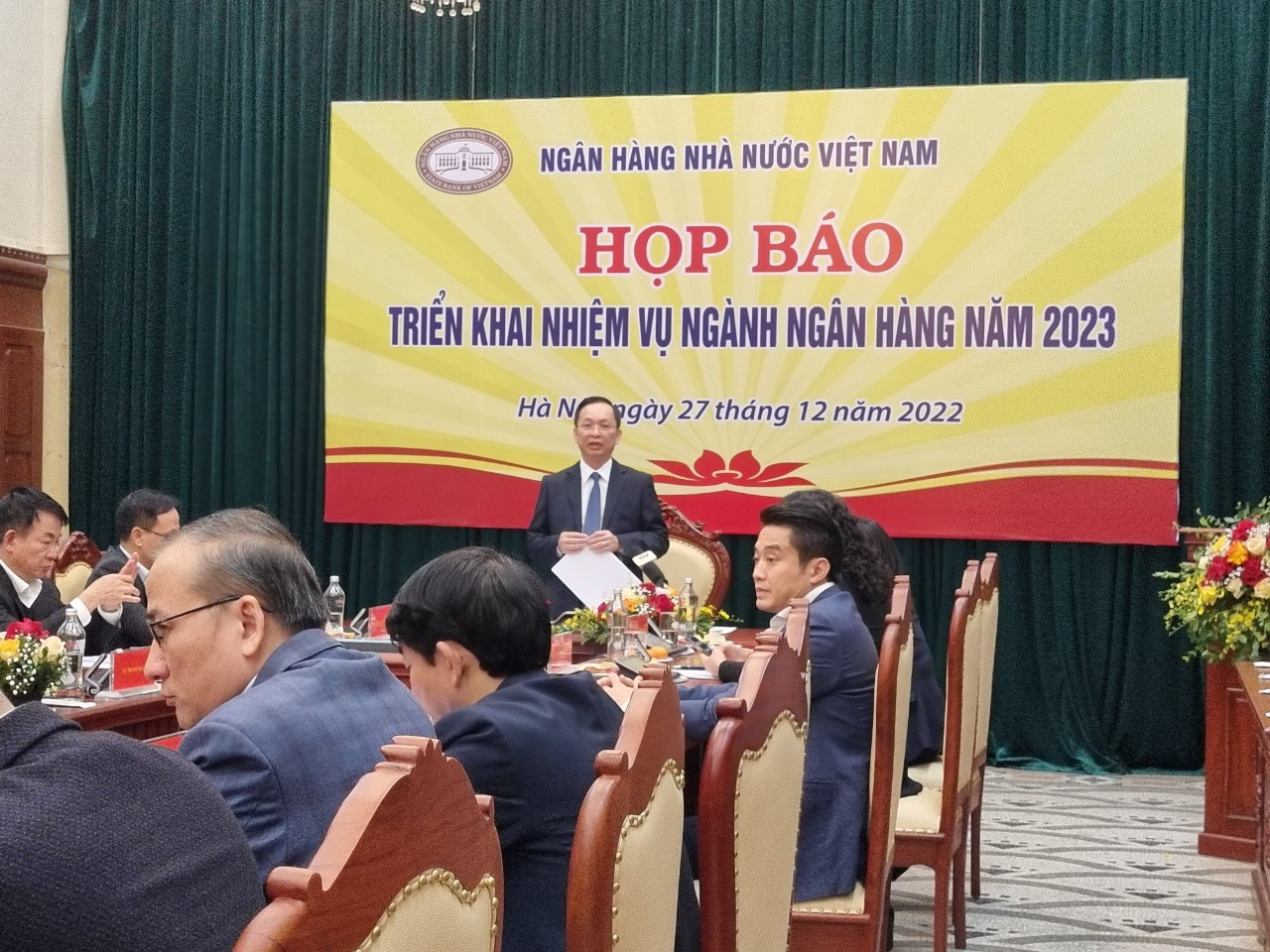 Quang cảnh buổi họp báo tại Ngân hàng Nhà nước sáng 27/12.