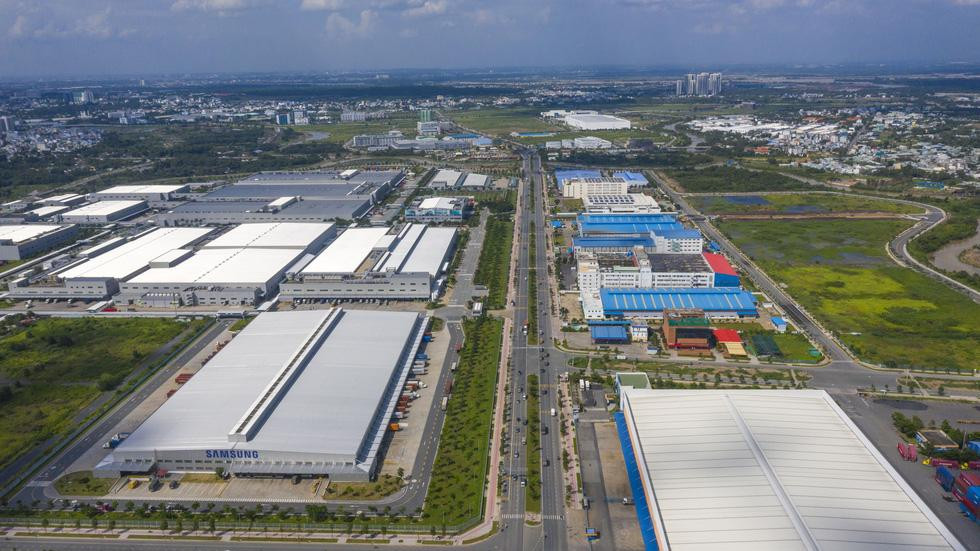 Đất trong khu công nghiệp được ngân hàng đem ra đấu giá nhiều vào cuối năm. Đất trong khu công nghiệp được ngân hàng đem ra đấu giá nhiều vào cuối năm.