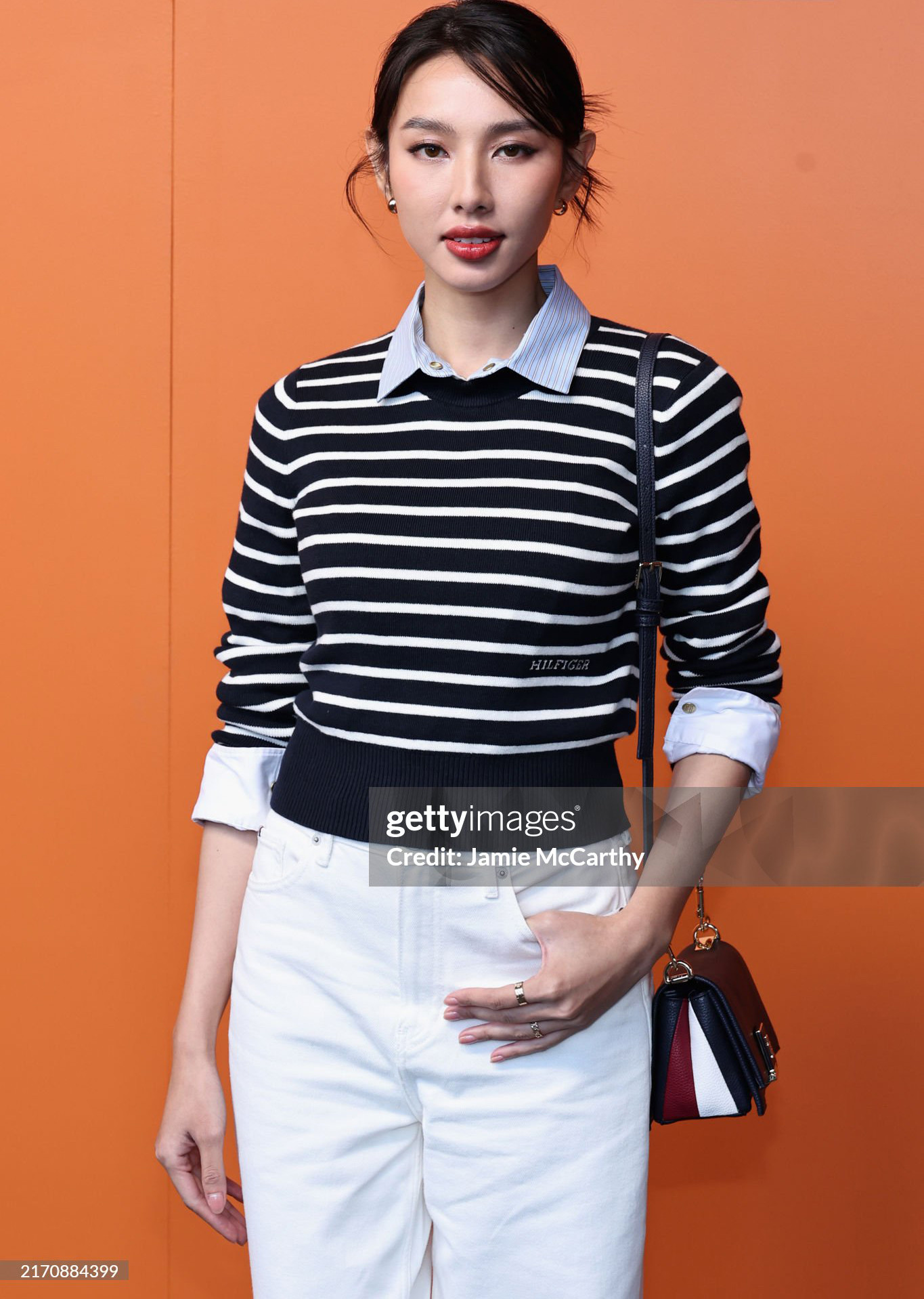 Hình ảnh của Thùy Tiên và Jisoo qua ống kính phóng viên quốc tế.