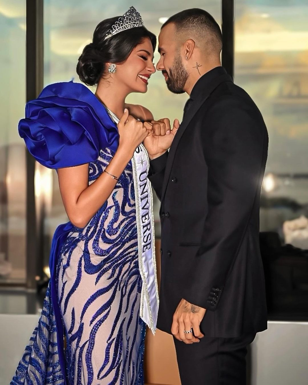 Sheynnis Palacios và bạn trai Carlos Gomez.