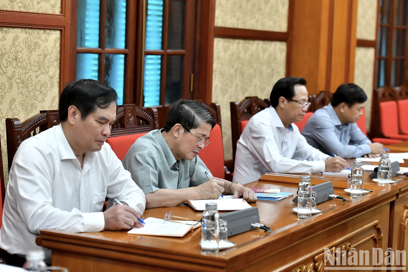 Các đại biểu tại cuộc họp.