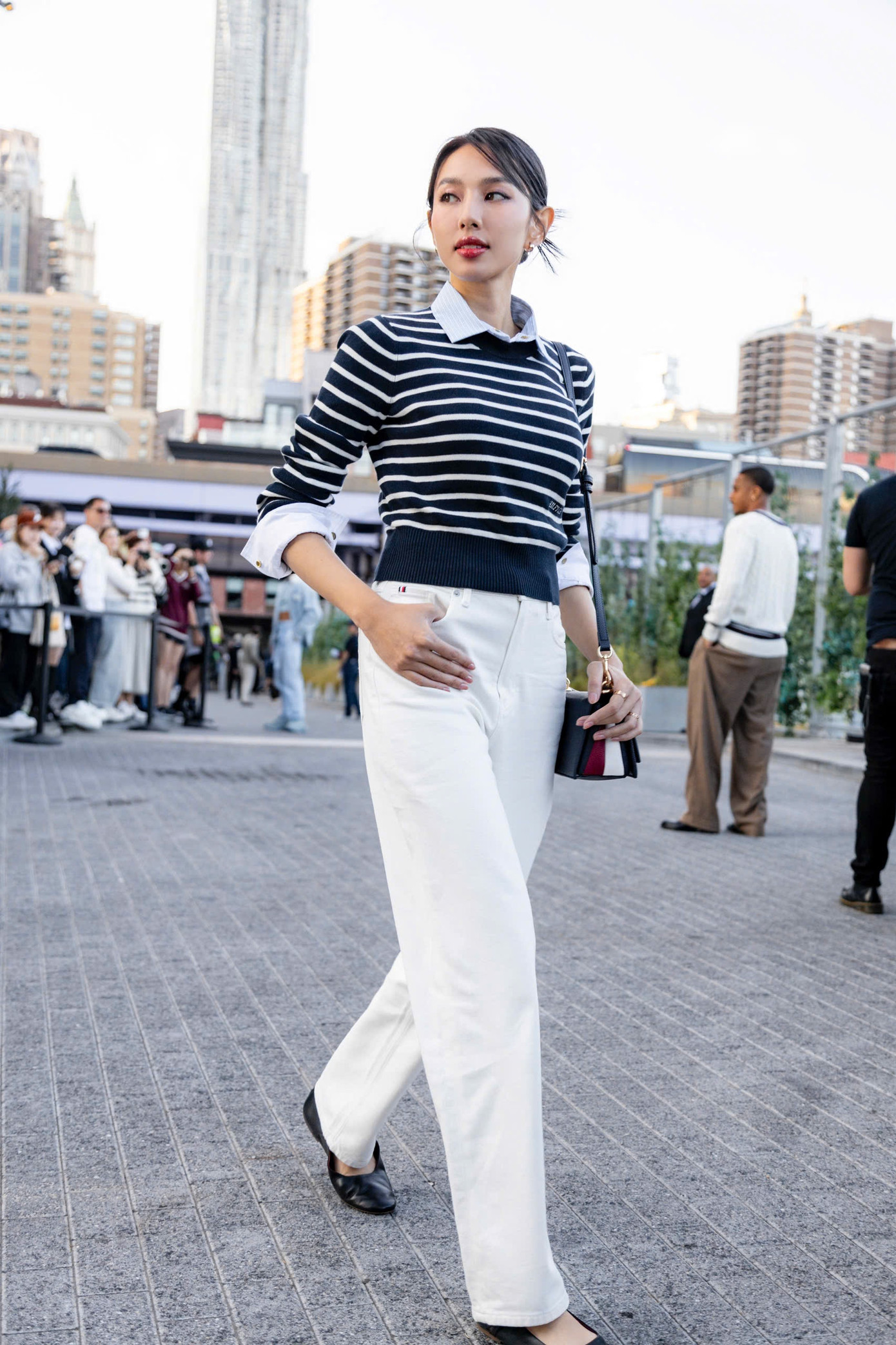 Hai trang phục mà Thùy Tiên mặc tại Tuần lễ thời trang New York.