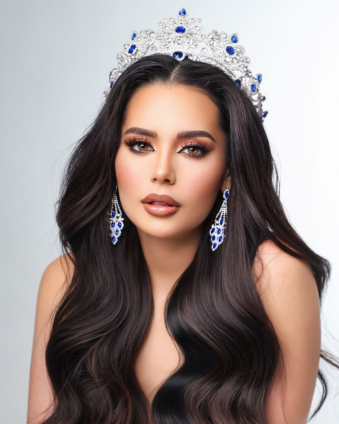 Bên cạnh đó, việc ứng viên sáng giá là của cuộc thi Hoa hậu Hoàn vũ Mexico 2024 là người đẹp Maria Malo - Á hậu 1 Hoa hậu Hòa bình 2019 không được gọi tên vào top 5 cũng khiến nhiều người bức xúc. Khán giả cho rằng Maria Malo hơn Maria Fernanda về nhiều mặt. Bên cạnh đó, việc ứng viên sáng giá là của cuộc thi Hoa hậu Hoàn vũ Mexico 2024 là người đẹp Maria Malo - Á hậu 1 Hoa hậu Hòa bình 2019 không được gọi tên vào top 5 cũng khiến nhiều người bức xúc. Khán giả cho rằng Maria Malo hơn Maria Fernanda về nhiều mặt.