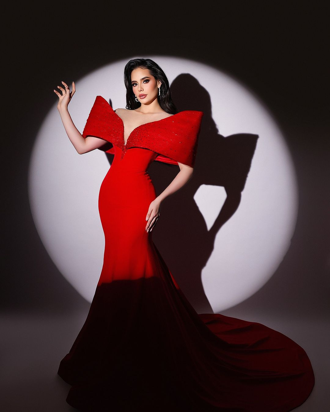 Người đẹp là chủ sở hữu của quỹ từ thiện Marbe, khởi xướng chiến dịch nói không với bắt nạt và quấy rối trên mạng xã hội và trường học. Người đẹp là chủ sở hữu của quỹ từ thiện Marbe, khởi xướng chiến dịch nói không với bắt nạt và quấy rối trên mạng xã hội và trường học.