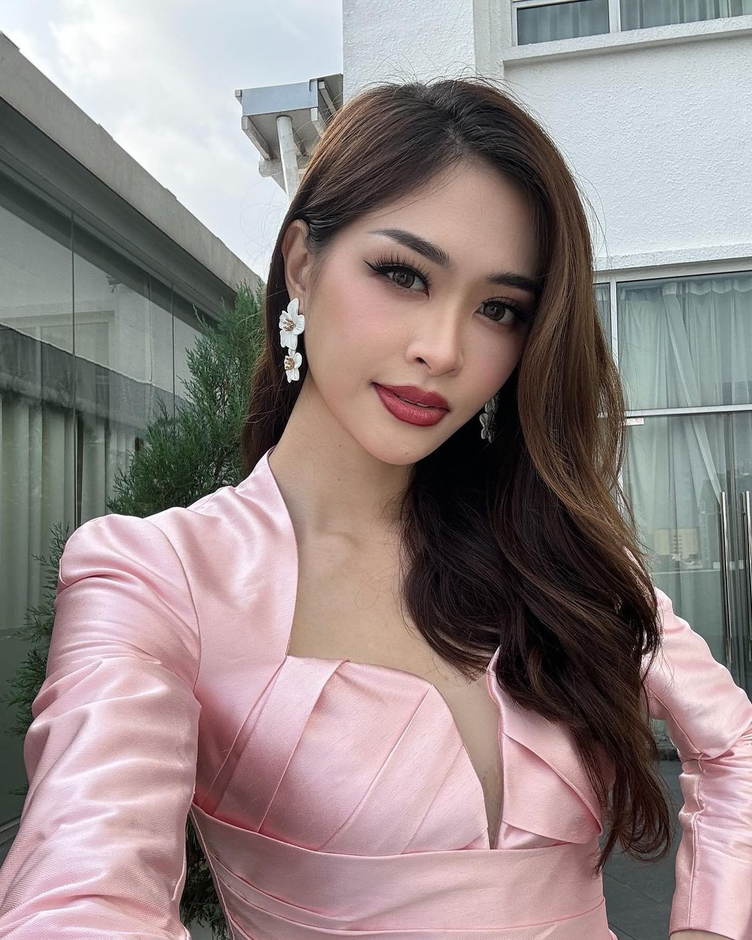 Người đẹp chia sẻ thêm: "Điều thực sự quan trọng hiện giờ là chúng ta nên cùng nhau tạo ra một môi trường an toàn cho phụ nữ".