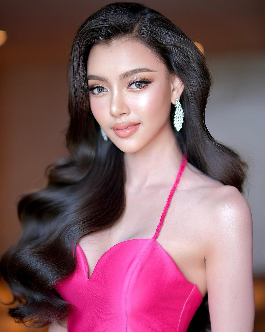 Nguyên nhân là tình hình bất ổn tại Myanmar khiến ban tổ chức lo ngại cho an toàn của thí sinh. Sau đó, Campuchia và Thái Lan được chọn là những quốc gia mới đăng cai Hoa hậu Hòa bình Quốc tế 2024.