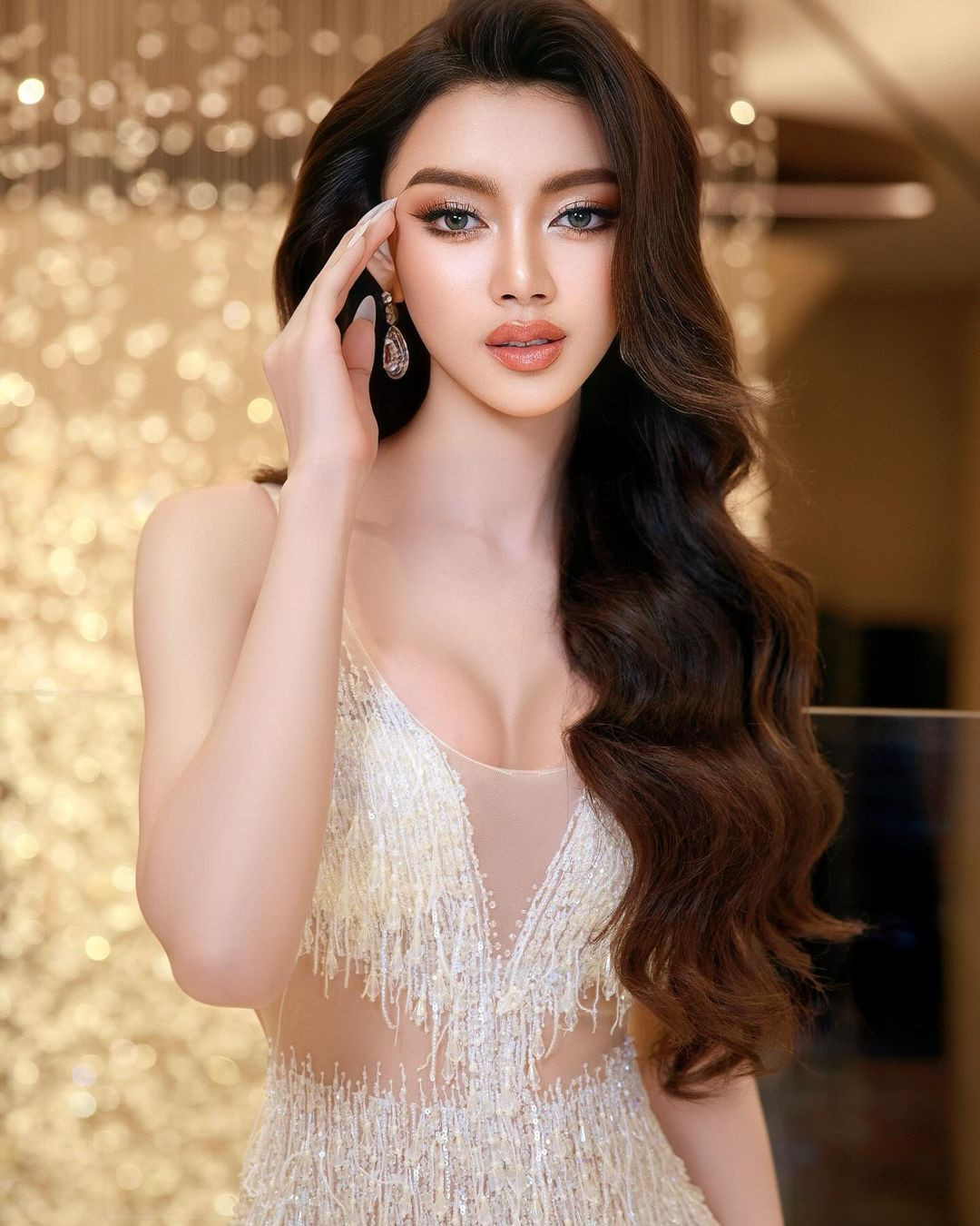 Myanmar chính là nước được công bố là chủ nhà của Hoa hậu Hòa bình Quốc tế 2024 trong chung kết Miss Grand International 2023 tổ chức tại Việt Nam. Tuy nhiên, hôm 22/5, ban tổ chức Miss Grand International bất ngờ đăng tải thông báo cho biết hủy kế hoạch tổ chức cuộc thi Hoa hậu Hòa bình Quốc tế 2024 tại Myanmar vào tháng 10.