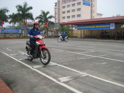 Thanh niên Hải Dương thi lái xe an toàn