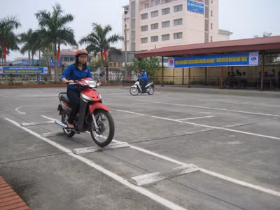 Thanh niên Hải Dương thi lái xe an toàn