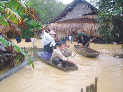 Người dân Hương Khê (Hà Tĩnh) lại phải di dời tránh lũ. Ảnh: Minh Thùy. Người dân Hương Khê (Hà Tĩnh) lại phải di dời tránh lũ. Ảnh: Minh Thùy.