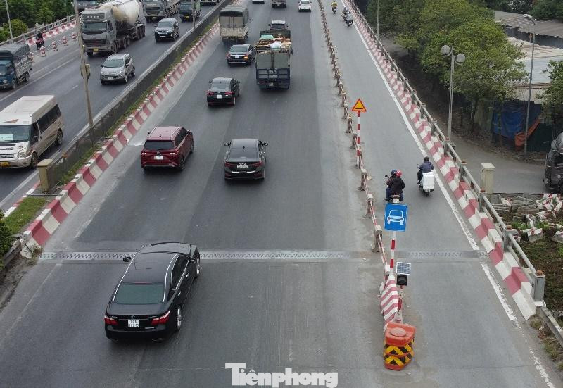 Sau khi điều chỉnh lại dải phân cách, các làn xe dành cho ô tô có chiều rộng mặt cắt ngang hơn 10 mét, làn xe máy rộng hơn 2 mét.