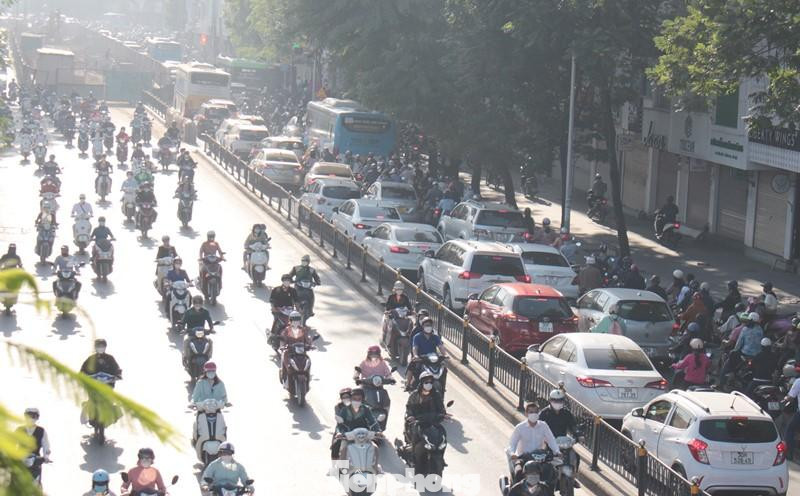 Ùn tắc trên phố Chùa Bộc vào sáng nay (2/11)