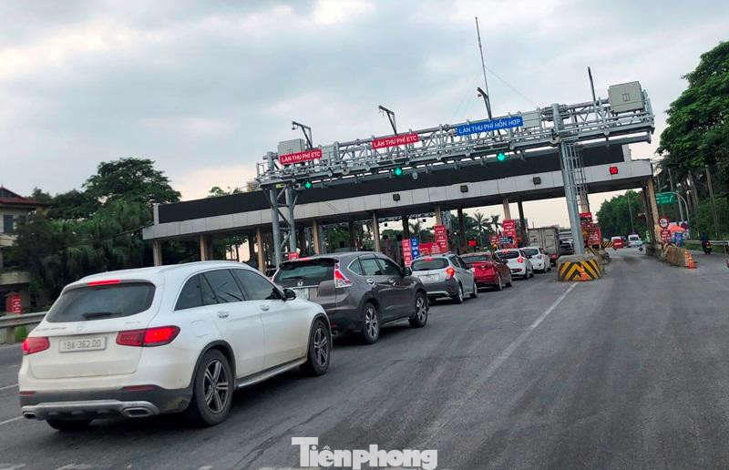 Trạm thu phí Bắc Thăng Long - Nội Bài, Hà Nội đang thu phí hoàn vốn cho dự án đường tránh TP Vĩnh Yên, Vĩnh Phúc. Ảnh: Anh Trọng