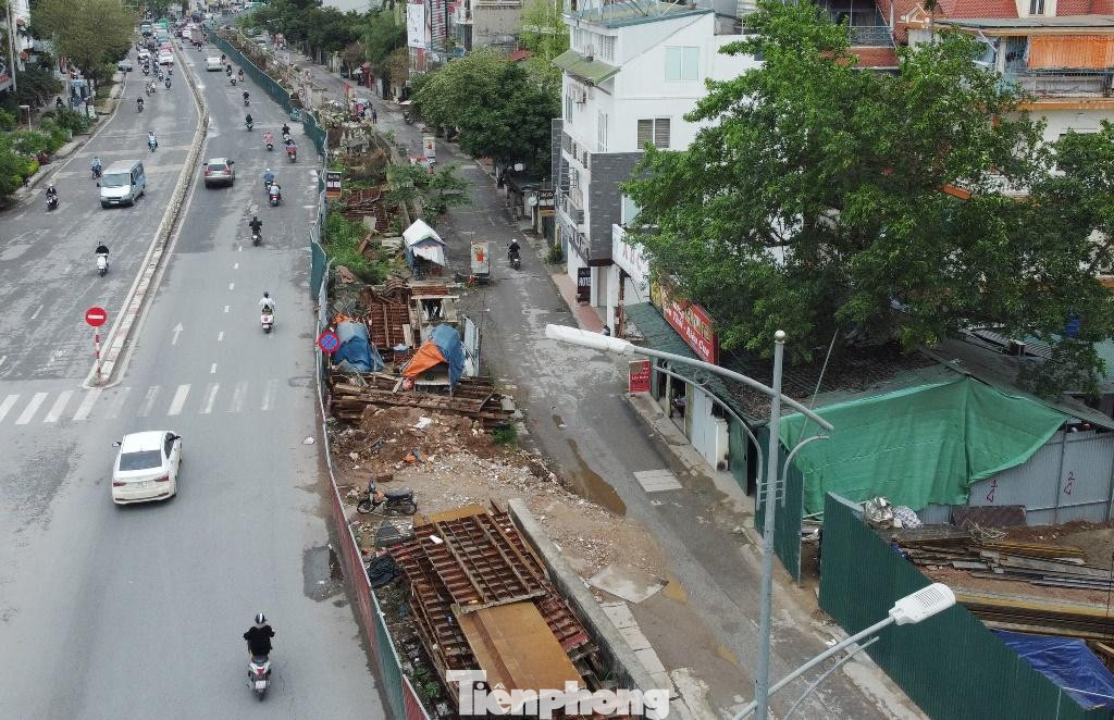 Sau hơn 4 tháng tạm dừng, dự án đường Âu Cơ - Nghi Tàm được thi công trở lại từ 5/11. Ảnh: Anh Trọng Sau hơn 4 tháng tạm dừng, dự án đường Âu Cơ - Nghi Tàm được thi công trở lại từ 5/11. Ảnh: Anh Trọng