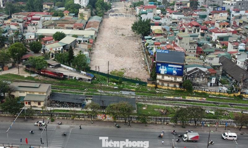 Lý do dự án hầm chui Vành đai 2,5 bị chậm nhiều năm, đến nay mới được thành phố Hà Nội tháo gỡ để khởi công là vướng đường sắt Quốc gia Bắc - Nam chạy qua nút.